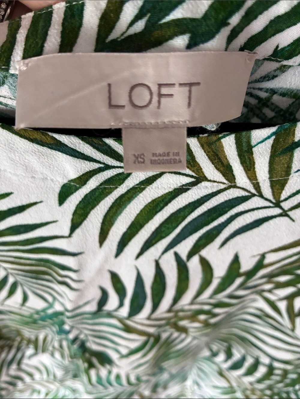Ann Taylor Loft Green Palm Print Women's Top - Picture 2 of 9
